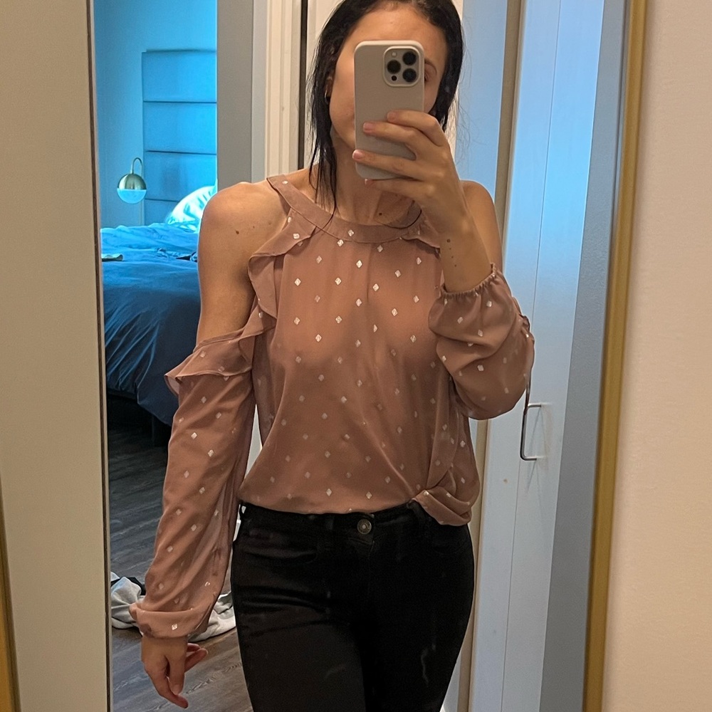 Cold shoulder pink blouse with gold pattern